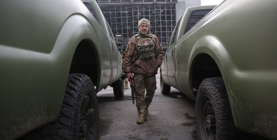 На Чернігівщині розкрито схему продажу автомобілів для ЗСУ