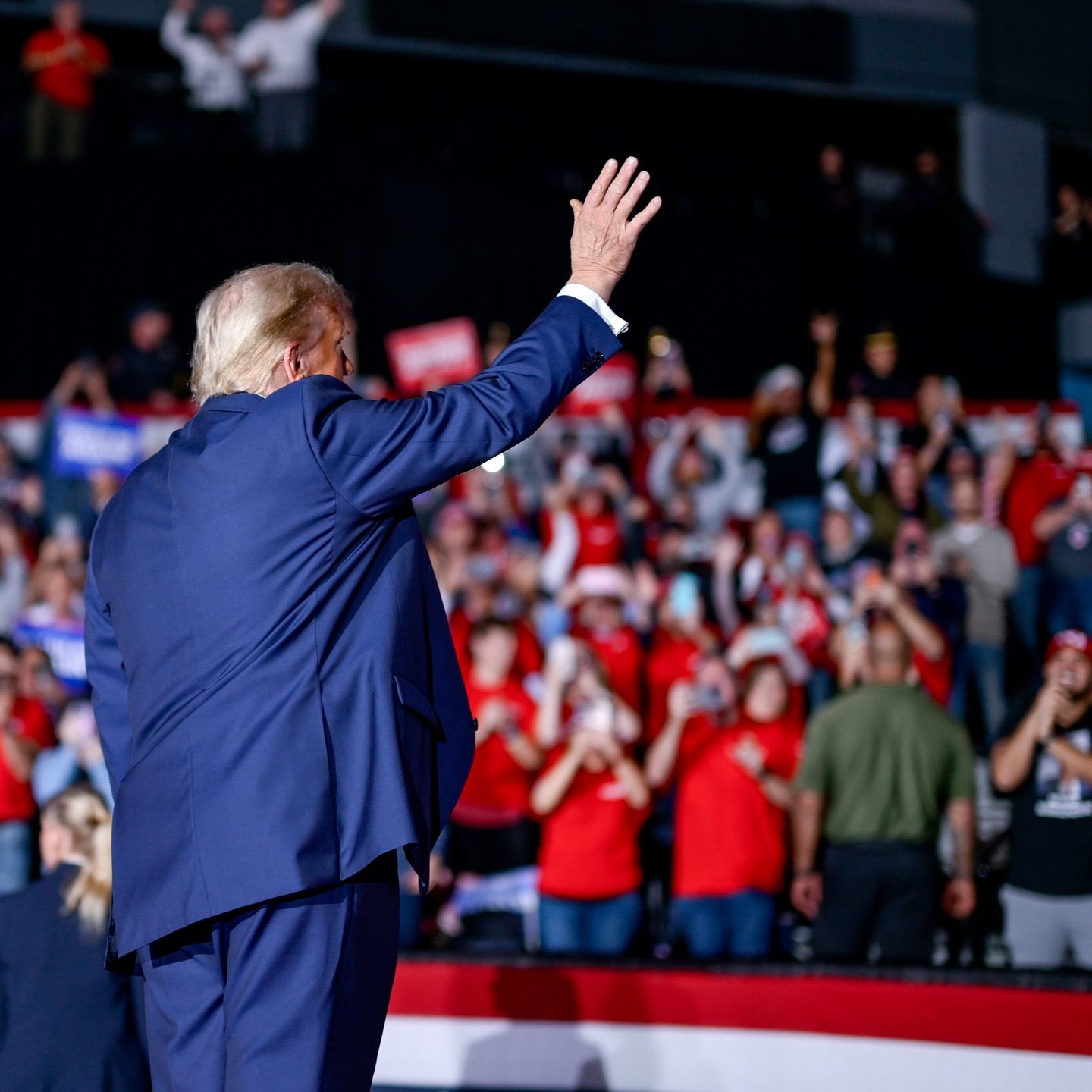 Путін “через знайомих” привітав Трампа з перемогою – ЗМІ