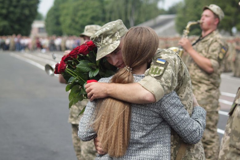 Как женщине военного адаптироваться к тому, что муж редко дома
