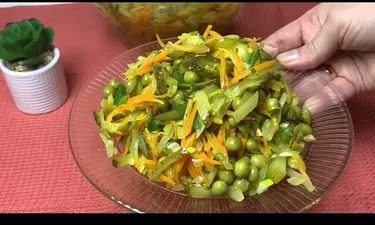 Салат экономный, от которого не могу отказаться: очень вкусный