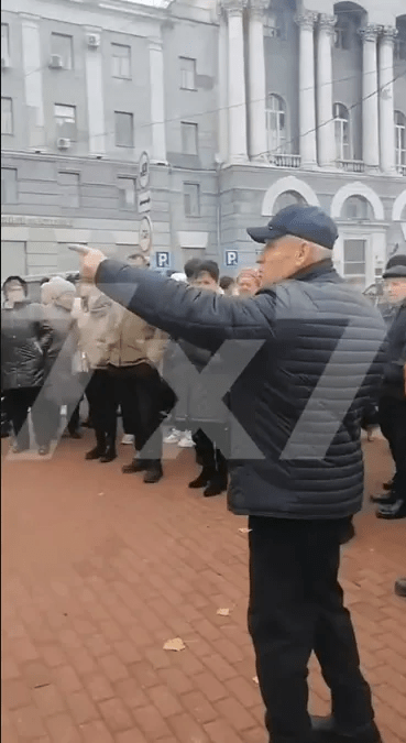 Російські біженці на Курщині виходять на мітинги та благають Путіна про допомогу 8 Російські біженці на Курщині виходять на мітинги та благають Путіна про допомогу