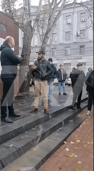 Російські біженці на Курщині виходять на мітинги та благають Путіна про допомогу 10 Російські біженці на Курщині виходять на мітинги та благають Путіна про допомогу