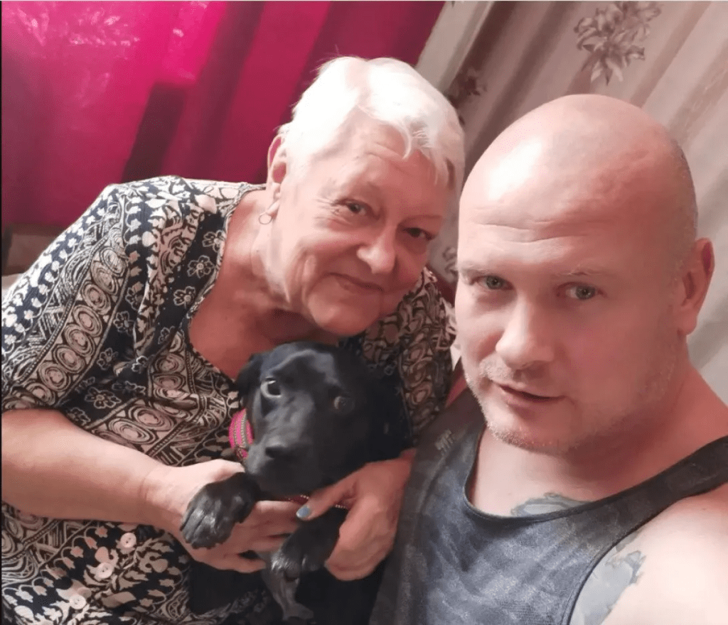 Мати В'ячеслава Узелкова розповіла деталі про останні дні життя та смерть боксера 3 Мати В'ячеслава Узелкова розповіла деталі про останні дні життя та смерть боксера