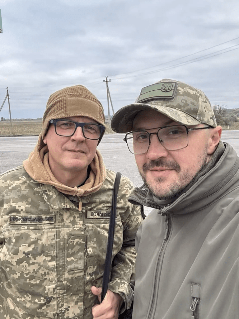 50-річний лідер відомого українського гурту доєднався до ЗСУ (фото) 5 50-річний лідер відомого українського гурту доєднався до ЗСУ (фото)