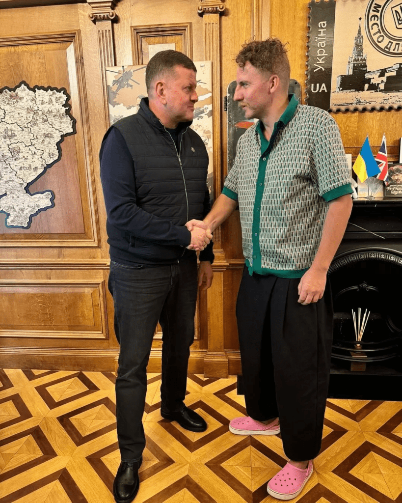 Клопотенко поділився деталями зустрічі з Залужним у Лондоні: "Було ніяково" 3 Клопотенко поділився деталями зустрічі з Залужним у Лондоні: "Було ніяково"