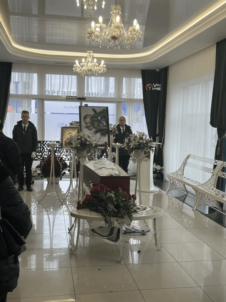 У Вінниці пройшло прощання з В'ячеславом Узелковим (фото) 3 У Вінниці пройшло прощання з В'ячеславом Узелковим (фото)