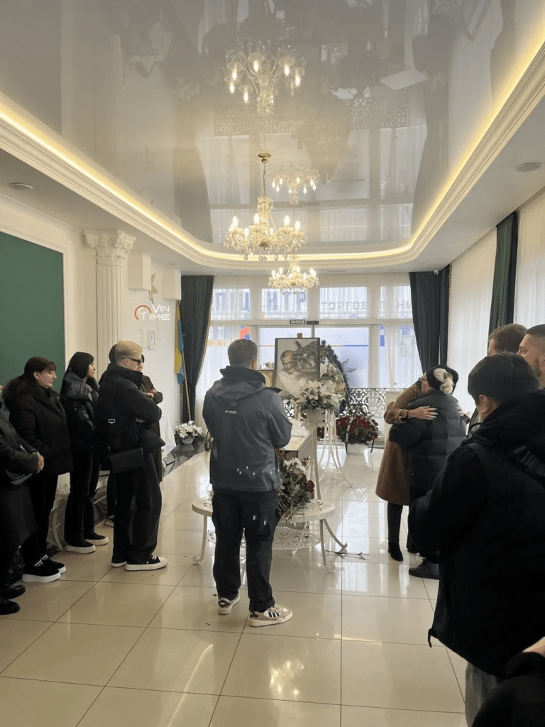 У Вінниці пройшло прощання з В'ячеславом Узелковим (фото) 4 У Вінниці пройшло прощання з В'ячеславом Узелковим (фото)