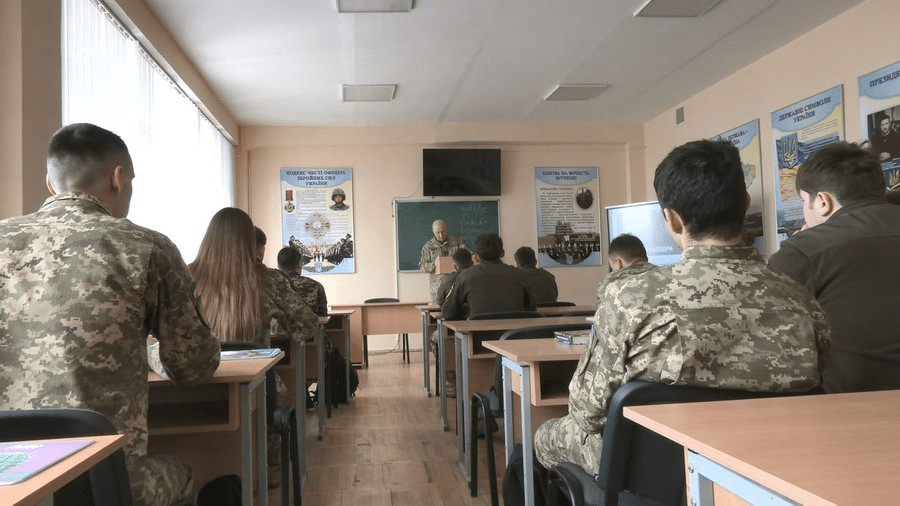 Хто зі студентів пройде обов’язкову військову підготовку: деталі