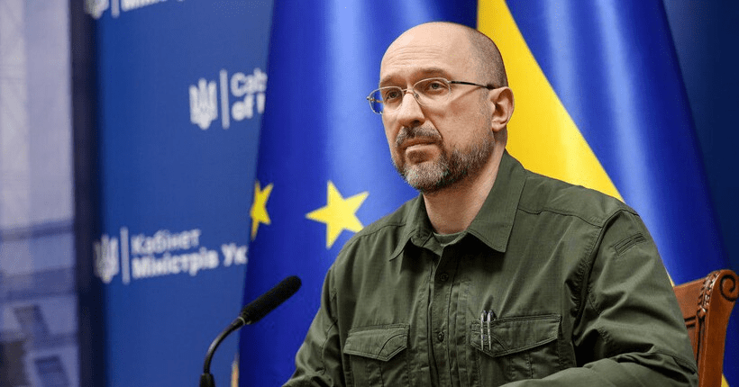 Прем’єр-міністр пояснив, кому в першу чергу надсилають повістки: “Воюй або працюй”