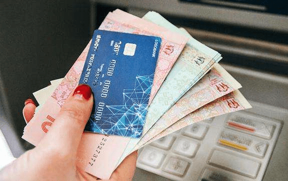 В Україні зміняться правила грошових переказів: чого чекати банкам та звичайним українцям