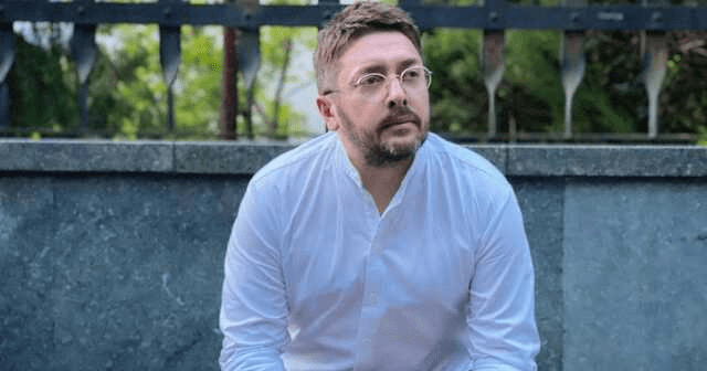 Ведучий Олексій Суханов шокував користувачів мережі, опублікувавши зроблене 30 років тому фото