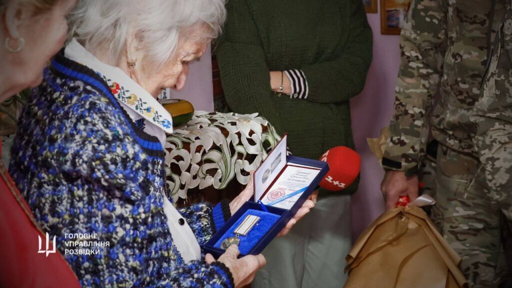 Буданов поздравил и наградил 100-летнюю Ангелину Паламар: что известно о женщине 3 Буданов поздравил и наградил 100-летнюю Ангелину Паламар: что известно о женщине
