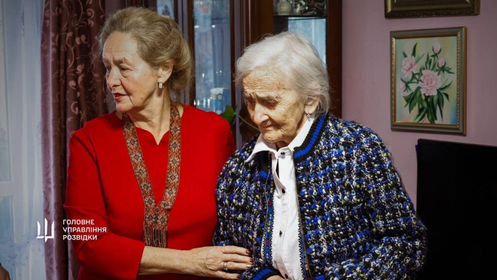 Буданов поздравил и наградил 100-летнюю Ангелину Паламар: что известно о женщине 6 Буданов поздравил и наградил 100-летнюю Ангелину Паламар: что известно о женщине