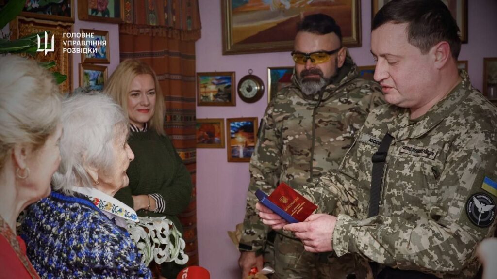 Буданов поздравил и наградил 100-летнюю Ангелину Паламар: что известно о женщине 9 Буданов поздравил и наградил 100-летнюю Ангелину Паламар: что известно о женщине