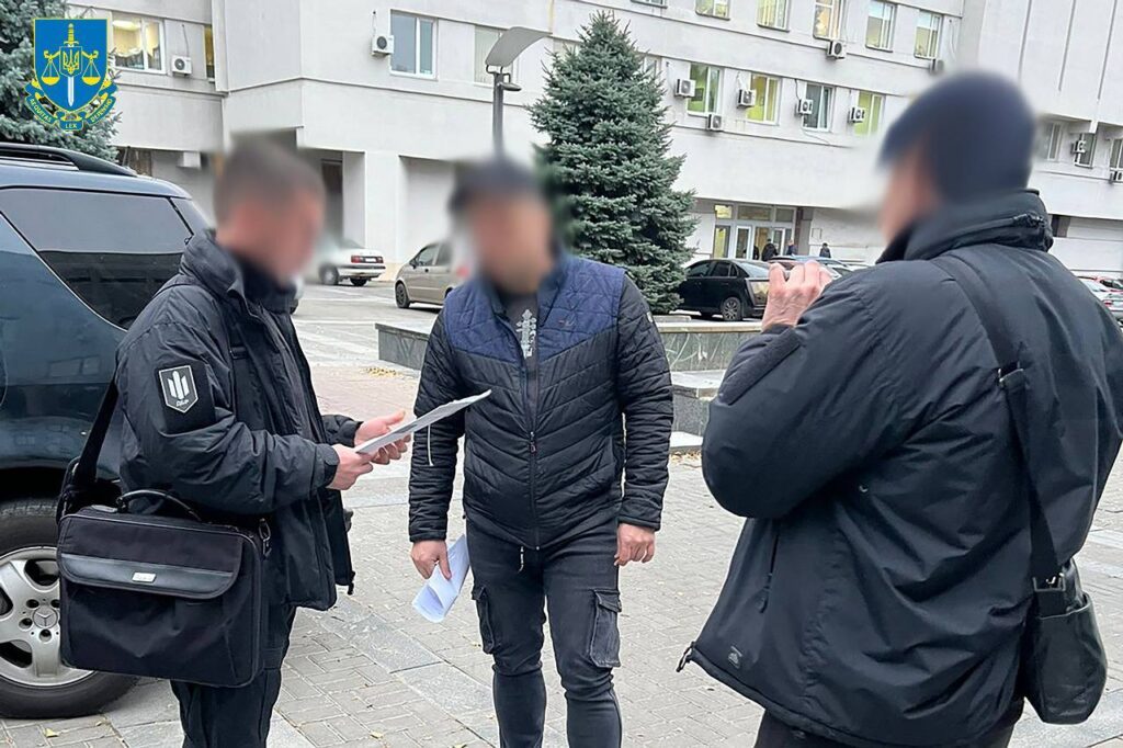 Змушував солдатів будувати котеджі: викрито командира військової частини 3 Змушував солдатів будувати котеджі: викрито командира військової частини