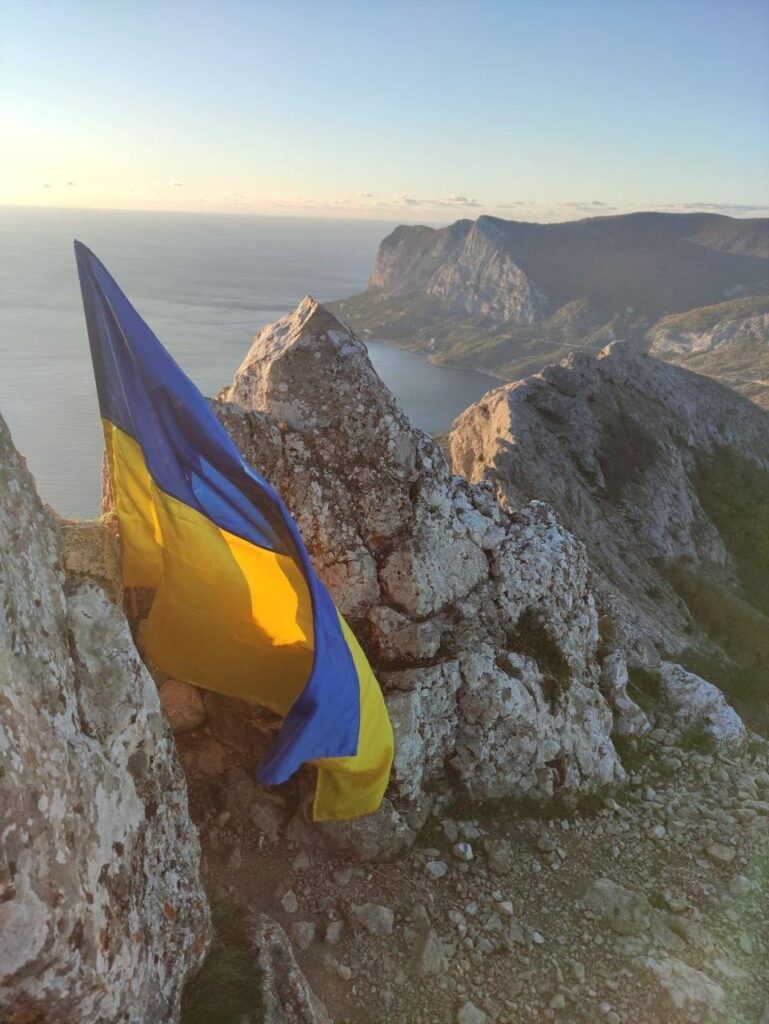 В оккупированном Крыму подняли флаг Украины: детали