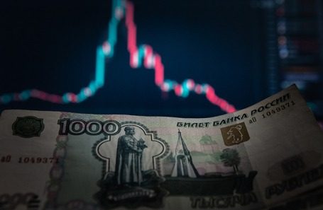 Падение рубля вызвало панику в РФ: что происходит