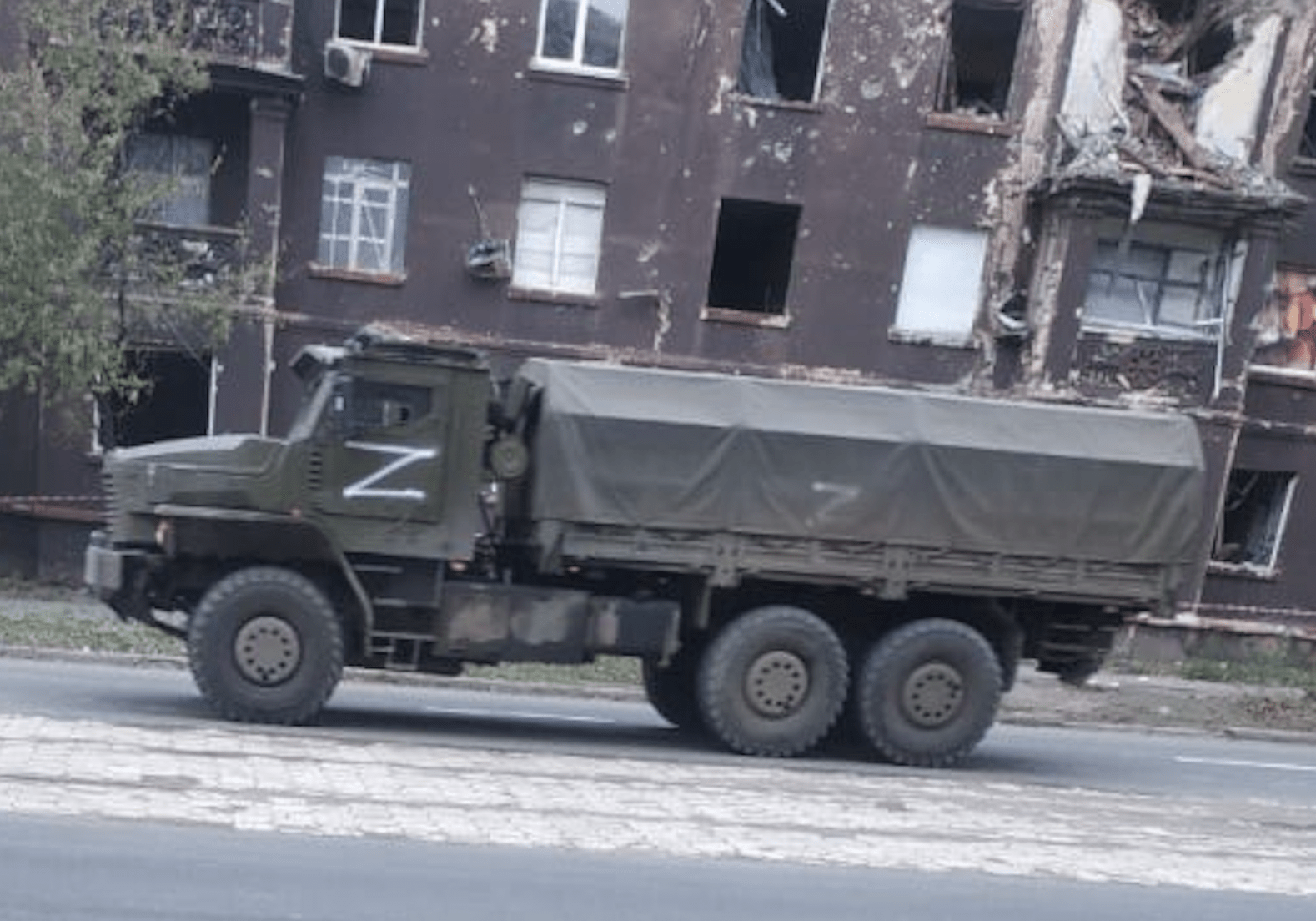 Андрющенко раскрыл, что россияне везли в грузовиках по Мариуполю ➤ Prozoro.net.ua
