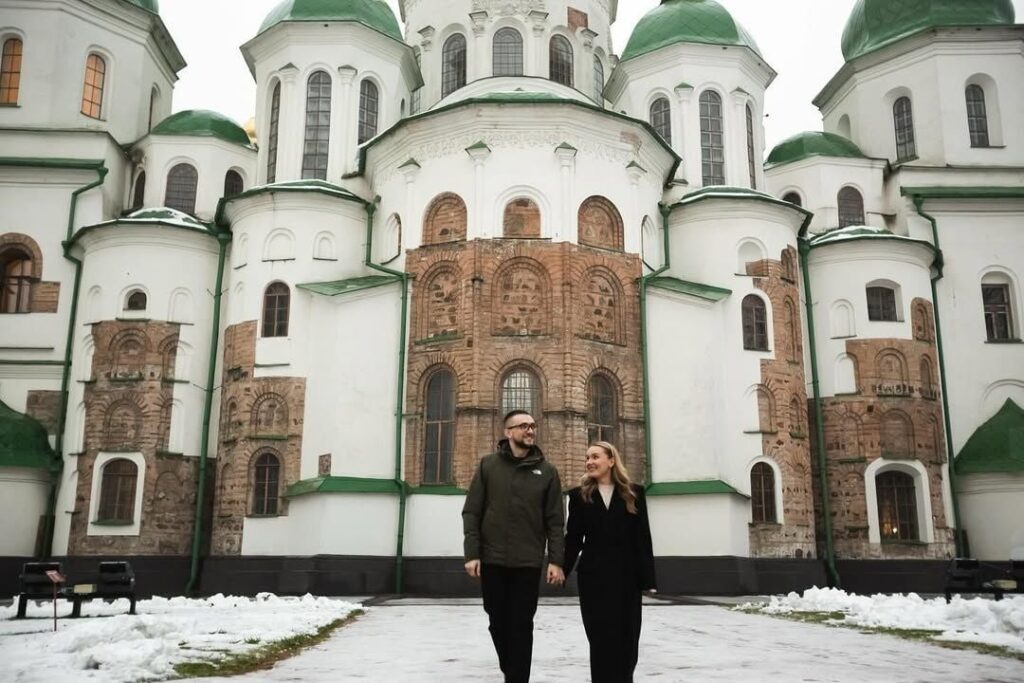 Активист Сергей Стерненко показал девушку, с которой обручился 3 Активист Сергей Стерненко показал девушку, с которой обручился