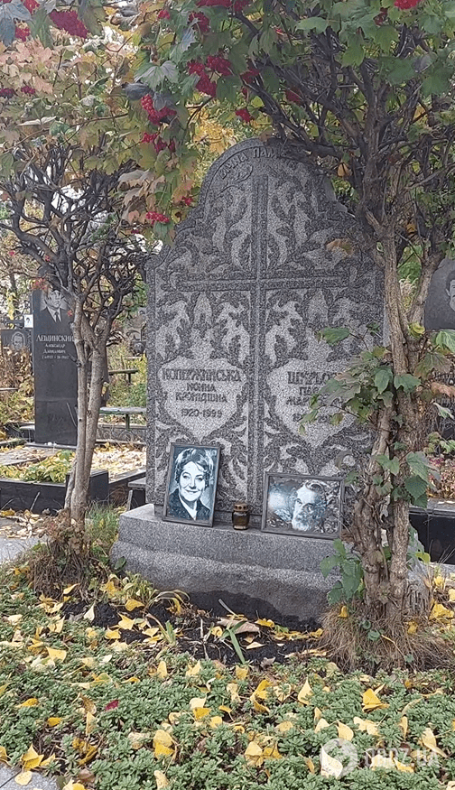 Який вигляд мають могили трьох головних актрис "За двома зайцями", яких поховали поряд 