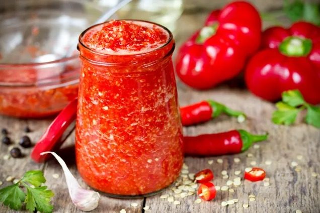 Настоящая аджика готовится так: классический рецепт (видео)