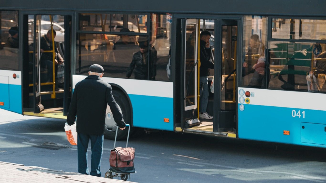 На які пільги мають право пенсіонери у 2025 році: повний перелік