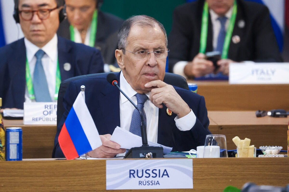Лавров заявил, что Россию не устраивает перемирие с Украиной