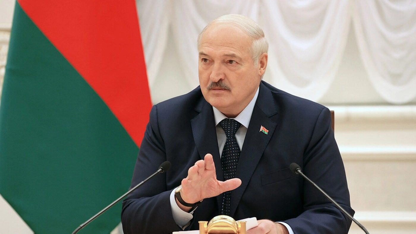 “Ми ж брати”: Лукашенко отримав персональну “червону кнопку”