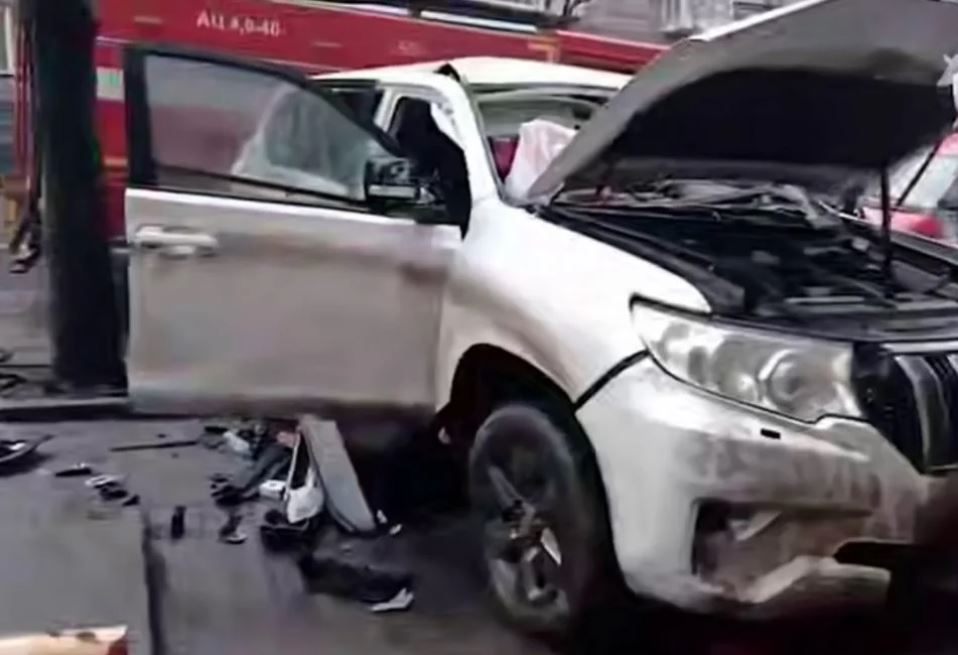 В Донецке взорвали авто начальника Еленовской колонии (фото, видео) 4 В Донецке взорвали авто начальника Еленовской колонии (фото, видео)