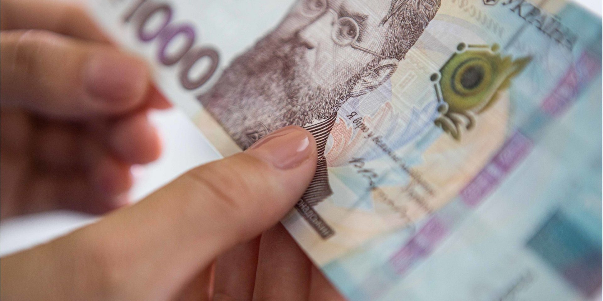 Одержувачів “тисячі Зеленського” чекають обмеження: що заборонили