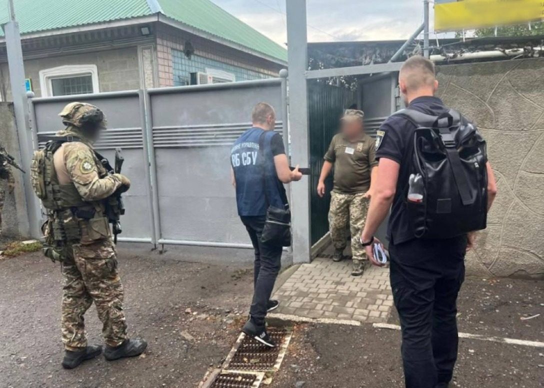 На Харьковщине массовые обыски у чиновников ТЦК и ВВК