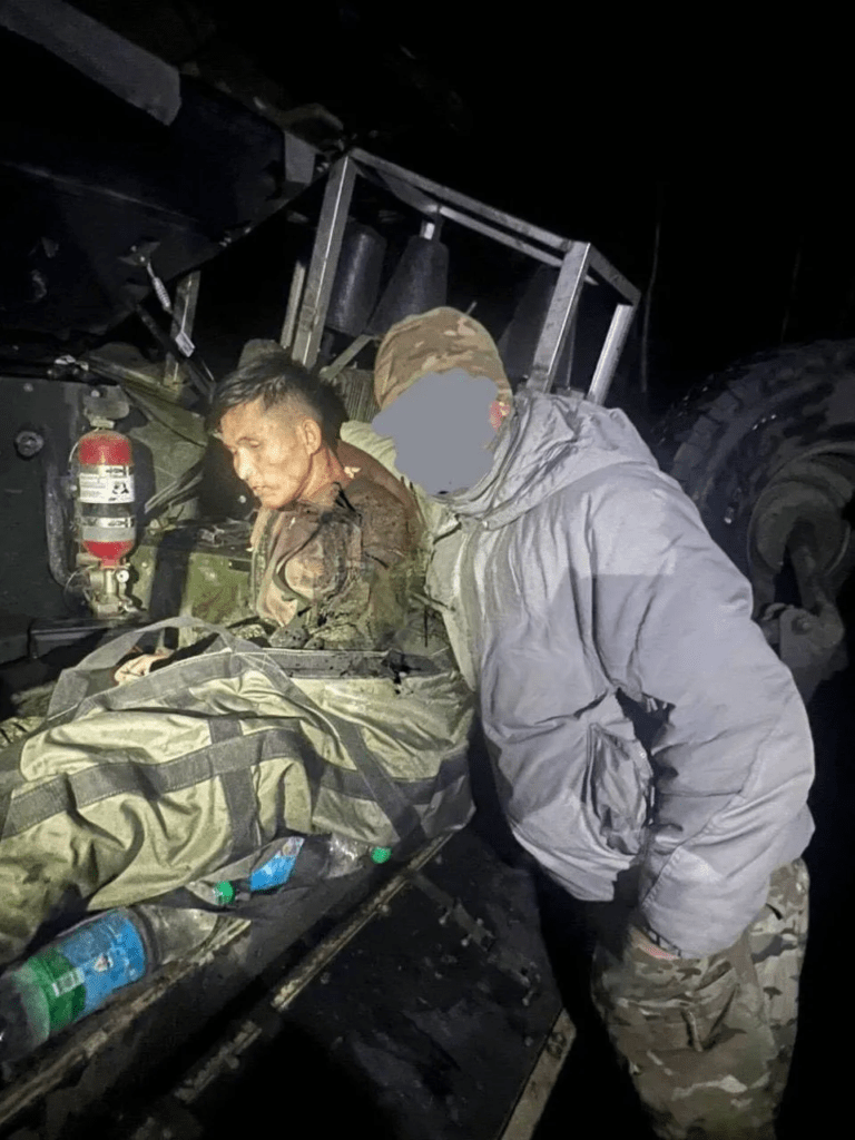 На Курщині вперше потрапив у полон боєць армії КНДР (фото) 3 На Курщині вперше потрапив у полон боєць армії КНДР (фото)