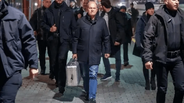 Шольц звернувся до Путіна з Києва: в чому суть