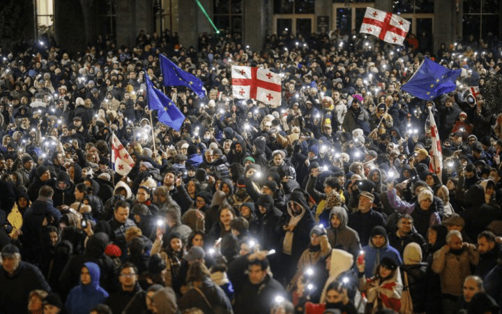 Жорстоке протистояння поліції та мітингувальників: чи вдасться грузинам перемогти у протистоянні проросійській владі