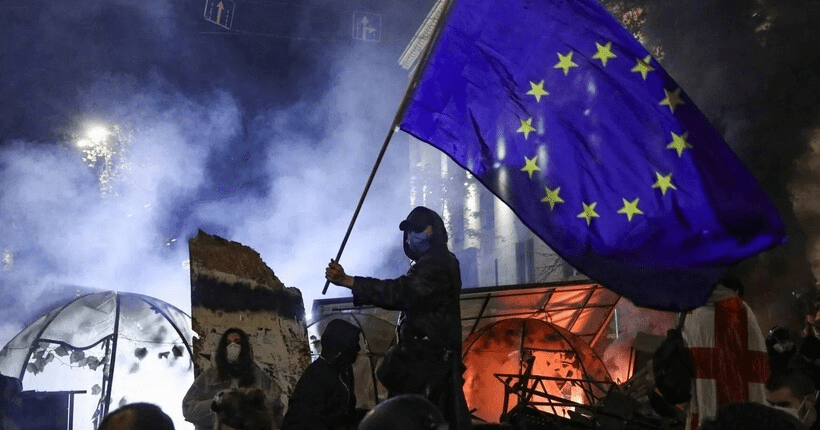 Жорстоке протистояння поліції та мітингувальників: чи вдасться грузинам перемогти у протистоянні проросійській владі