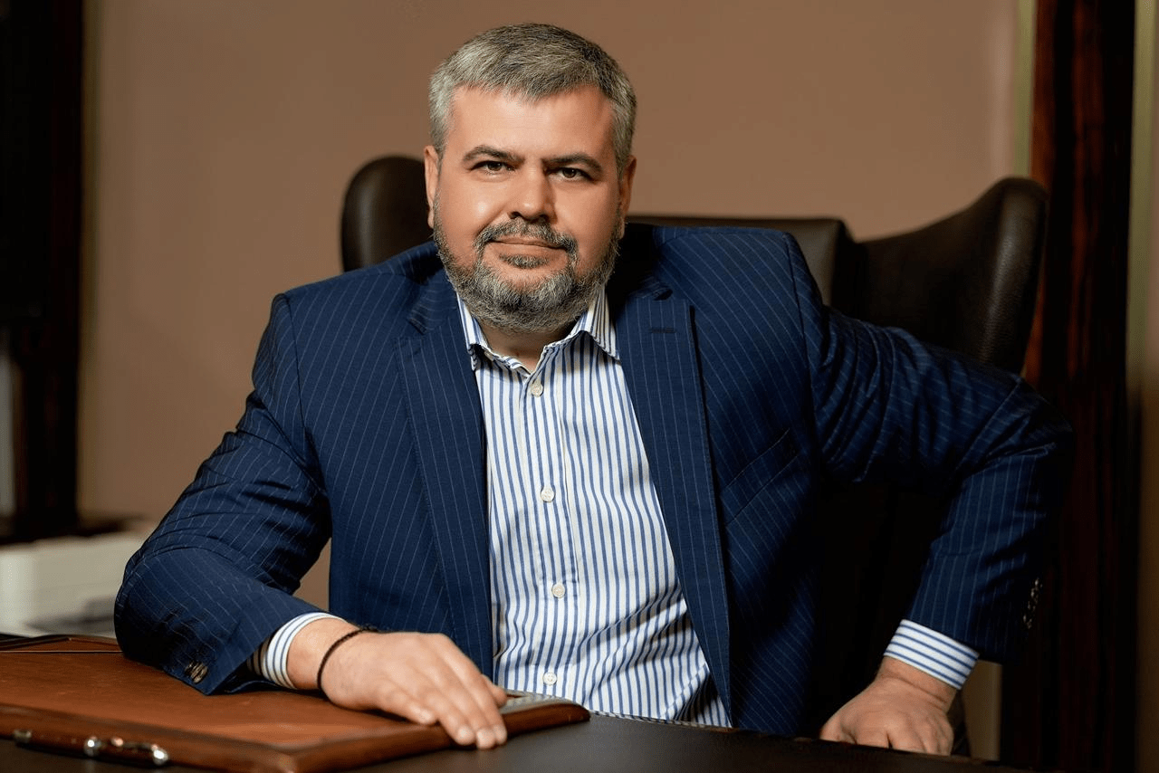 Що відомо про скандальний законопроєкт від ОПЗЖ про розміщення інформації з публічних реєстрів та чим “прославився” його автор ➤ Prozoro.net.ua