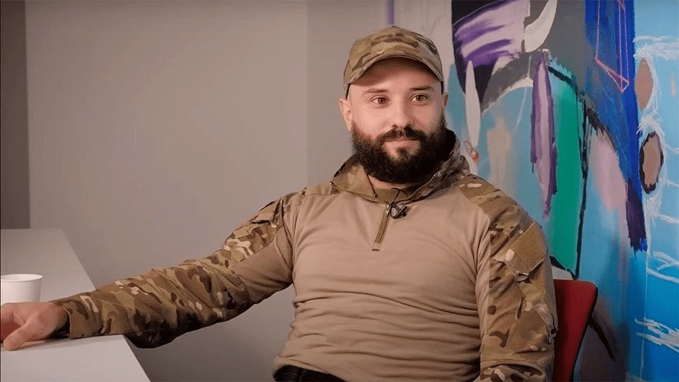 Комік та ветеран Віктор Розовий показав шрами після трепанації черепа ➤ Prozoro.net.ua