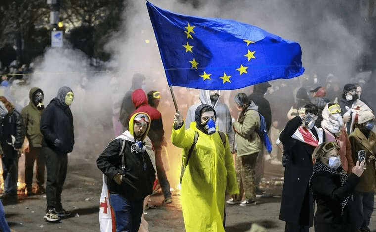 Здають країну Путіну: Зеленський заявив про запровадження санкцій проти влади Грузії