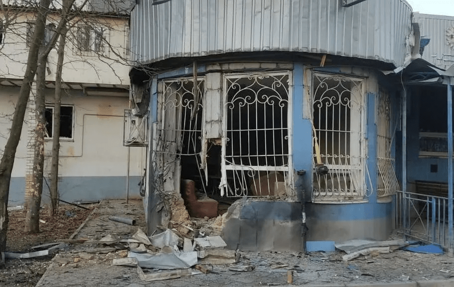 Росіяни влаштували масований обстріл Херсона: є постраждалі та загиблі (фото, відео)