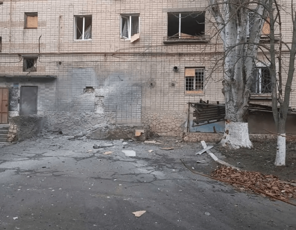 Росіяни влаштували масований обстріл Херсона: є постраждалі та загиблі (фото, відео)