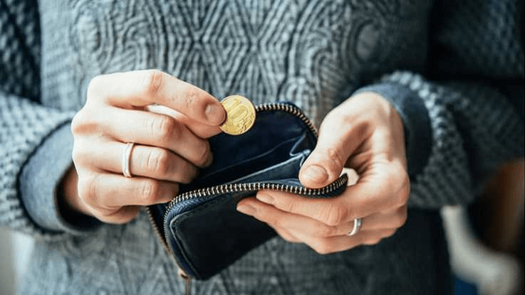 Притаманна більшості українців: яка звичка програмує людину на бідність