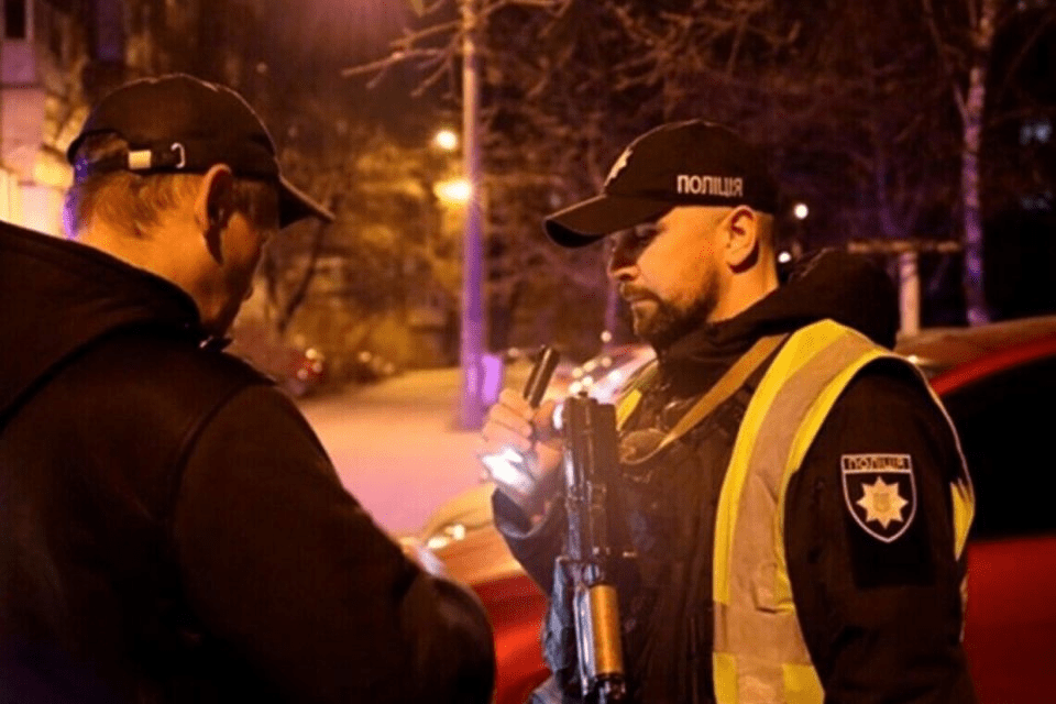 Що чекає на порушників комендантської години у новорічну ніч: відповідь Нацполіції