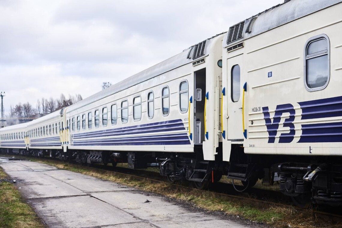 У потязі “Укрзалізниці” верхня полиця ледь не вбила жінку: що сталося ➤ Prozoro.net.ua