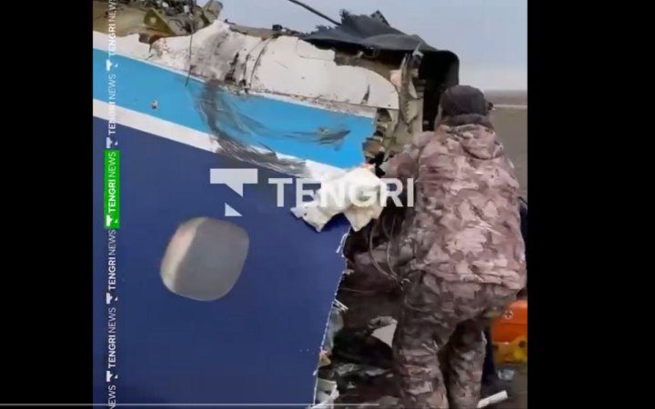 Пассажирский самолет разбился в Казахстане: есть погибшие (фото, видео) 6 Пассажирский самолет разбился в Казахстане: есть погибшие (фото, видео)