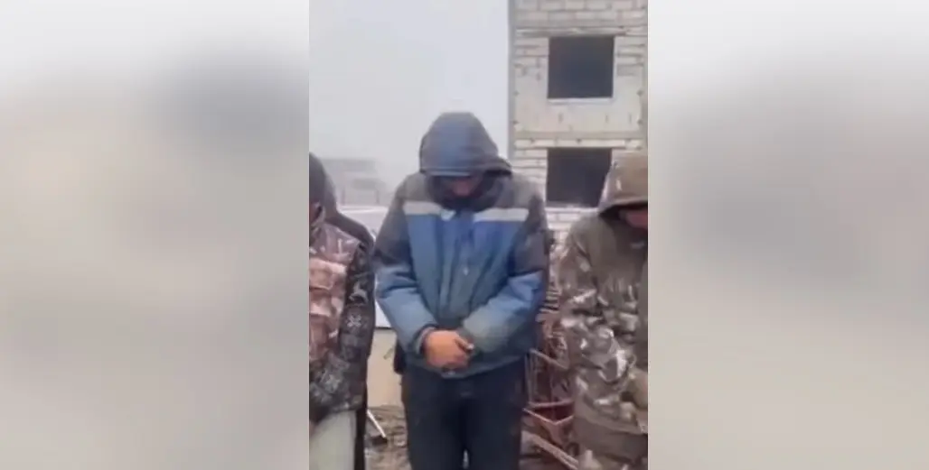В РФ вербуют мигрантов на войну, угрожая депортацией: видео