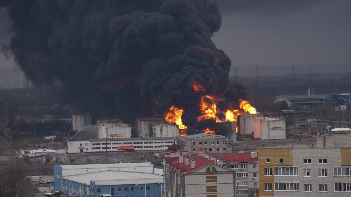 Експерт висловився про можливості України на тлі ударів по НПЗ у Росії