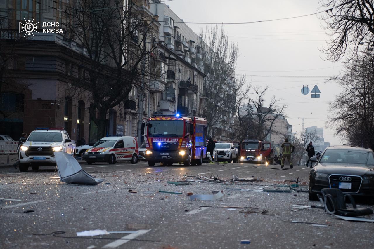 У ході ракетного обстрілу в Києві пошкоджено будівлі шести посольств  