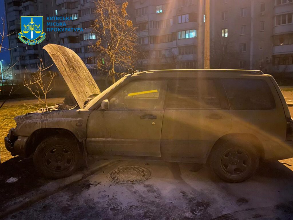 В Киеве задержан мужчина, который за тысячу долларов поджег авто военного (фото) 3 В Киеве задержан мужчина, который за тысячу долларов поджег авто военного (фото)