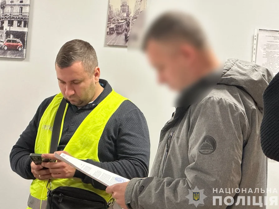 Працівників УЗ підозрюють у зароблянні мільйонів на квитках за кордон