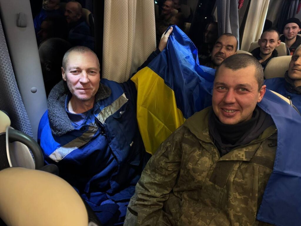 Украина вернула из российского плена 187 своих защитников (фото, видео)